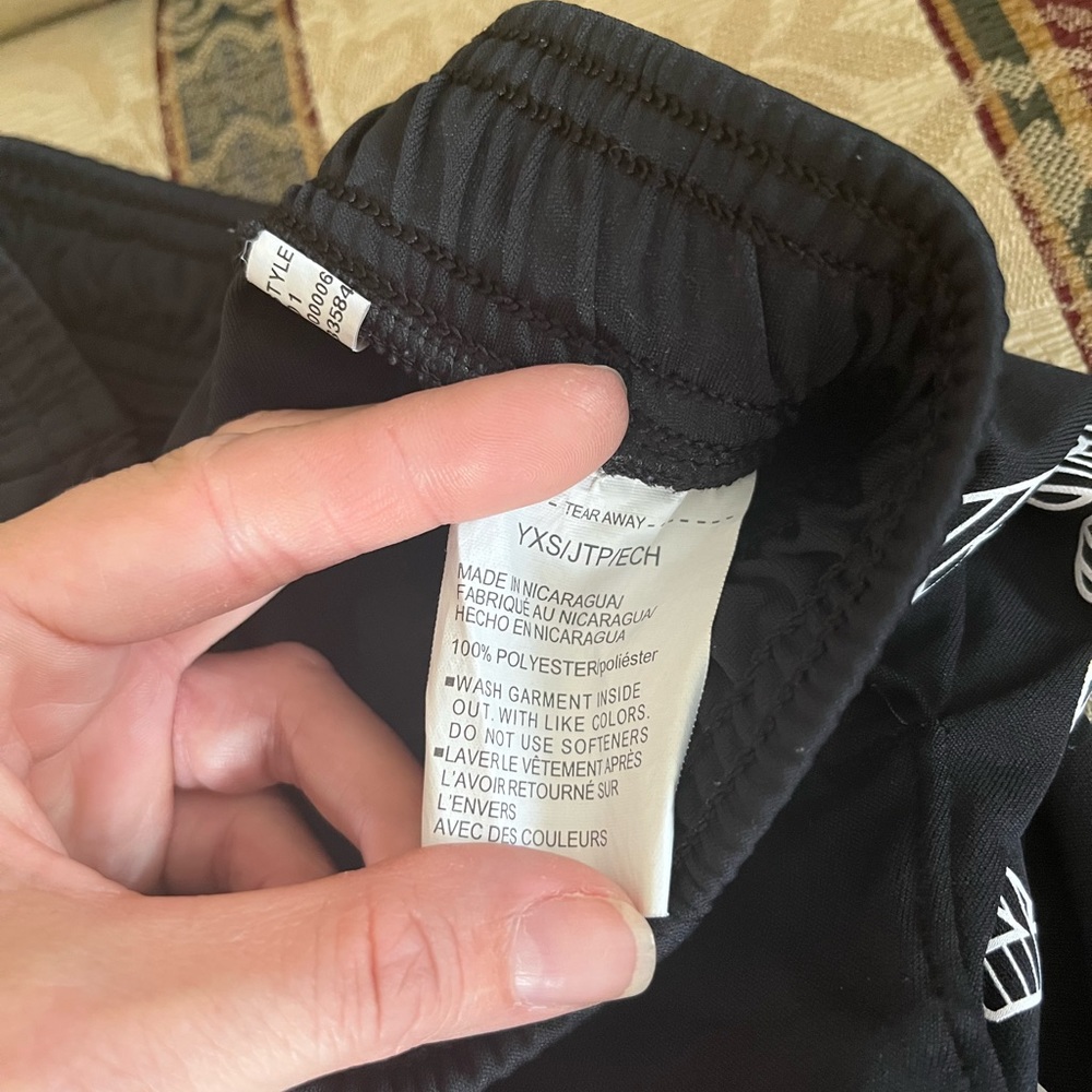 Youth XS Under Armour Shorts in black. - Picture 3 of 6